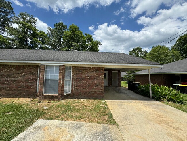 Building Photo - 10A Woodcreek Way SW