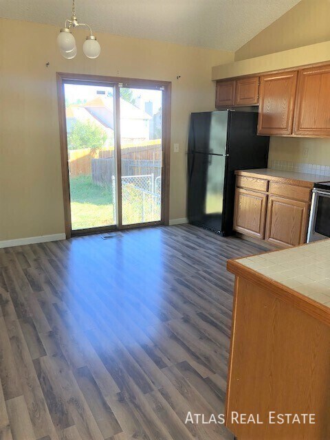 Building Photo - 3820 Dolphin Cir