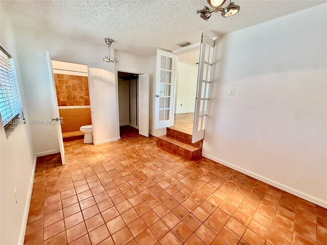 Building Photo - 2321 SW 31st Ave