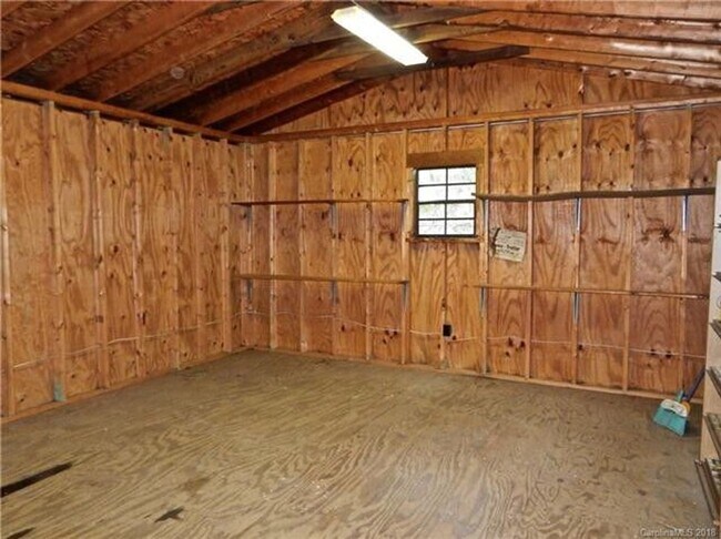 Building Photo - Cozy 3 Bedroom Home!!
