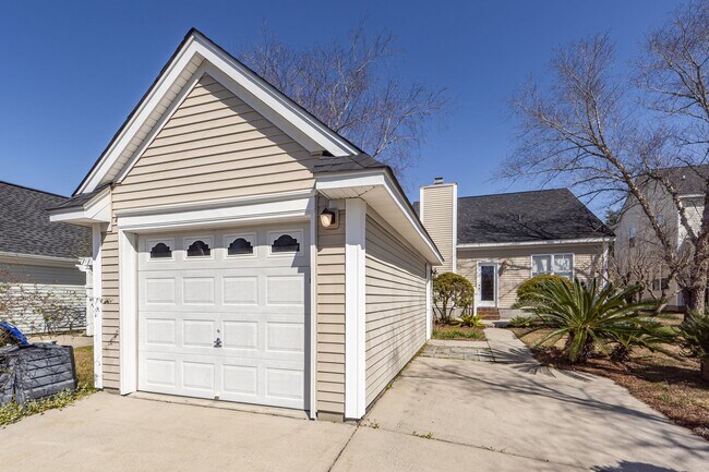 Building Photo - 3 Bedroom 3 Bath Single Family Home in Bridges of Summerville - Summerville