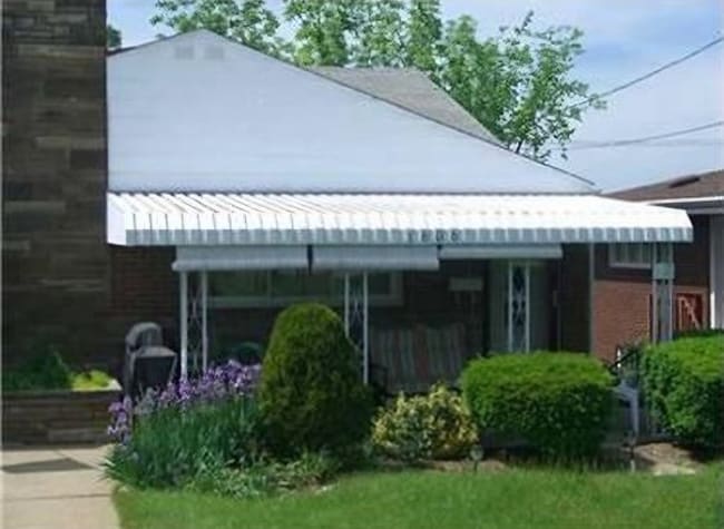 Building Photo - 1606 Greentree Rd