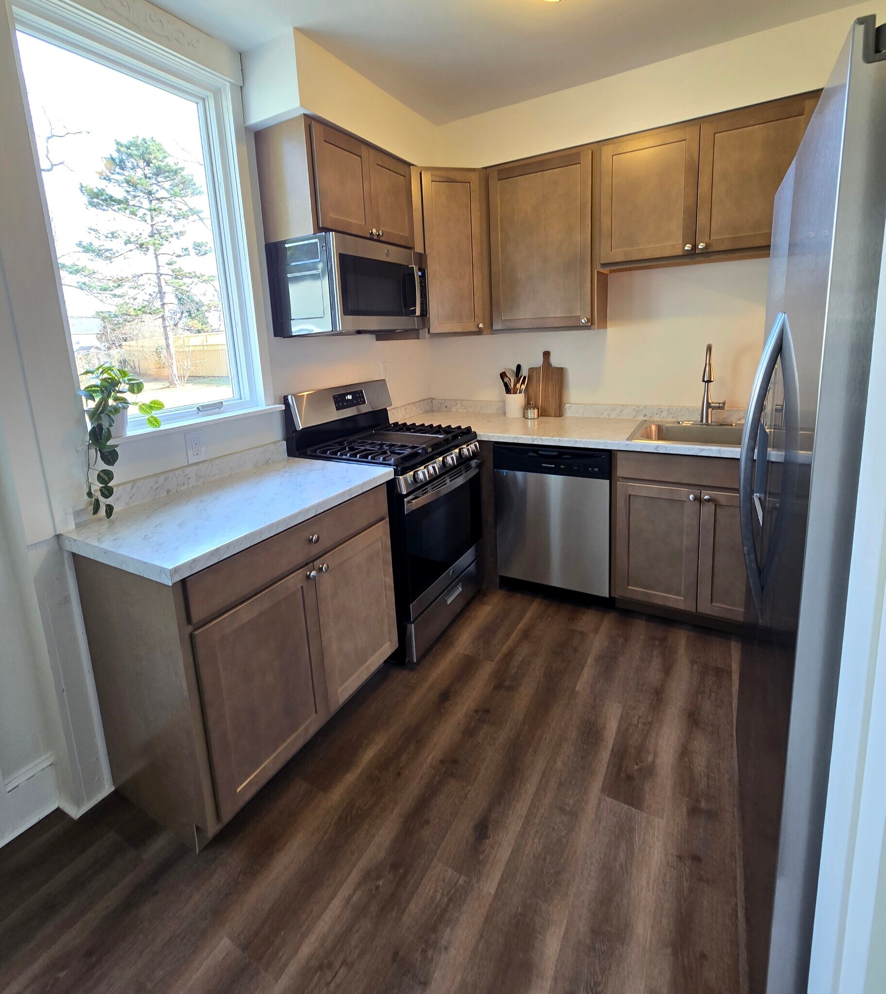 Building Photo - 100 Melvin Ave