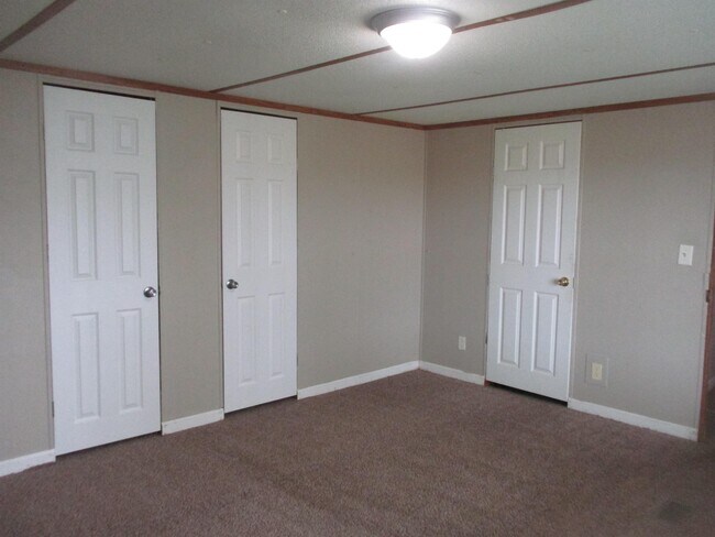 Building Photo - 403 Debbie St