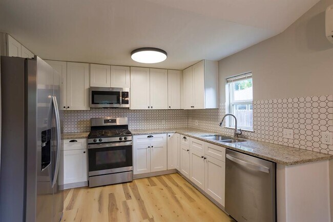 Building Photo - 1116 Ebert Ave