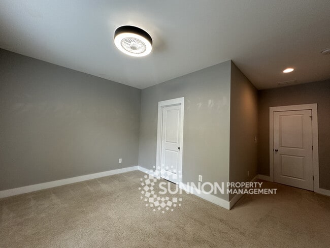 Building Photo - Beautiful 3-Story Townhome in the Heart of...