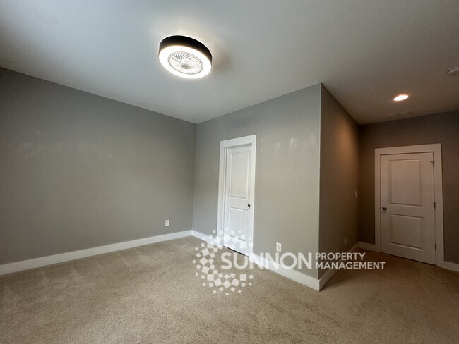Building Photo - Beautiful 3-Story Townhome in the Heart of the Arts District