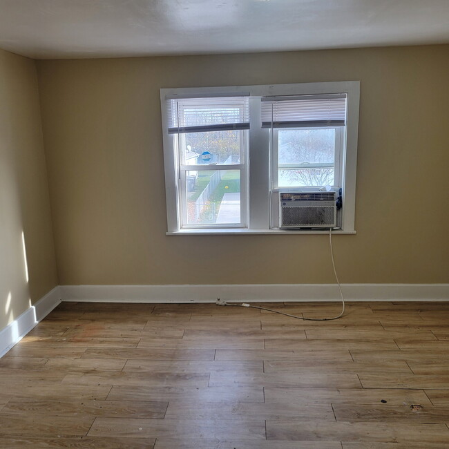 Building Photo - Martindale-Brightwood 4BR/2BA House!