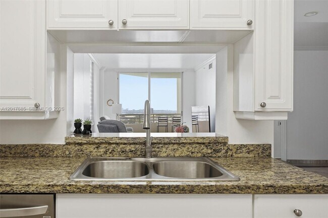 Building Photo - 888 Brickell Key Dr