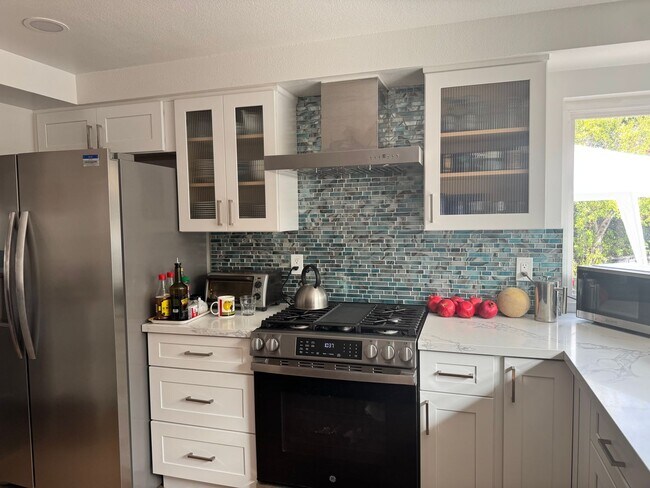 Building Photo - Beautiful 3-Bedroom + Loft Home in Desirab...