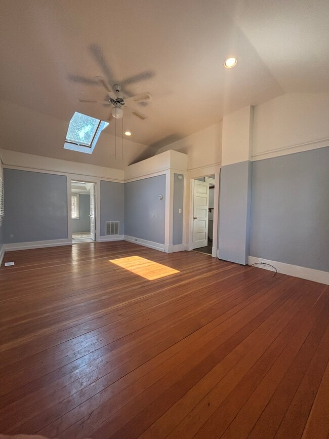 Building Photo - 735 Roca St