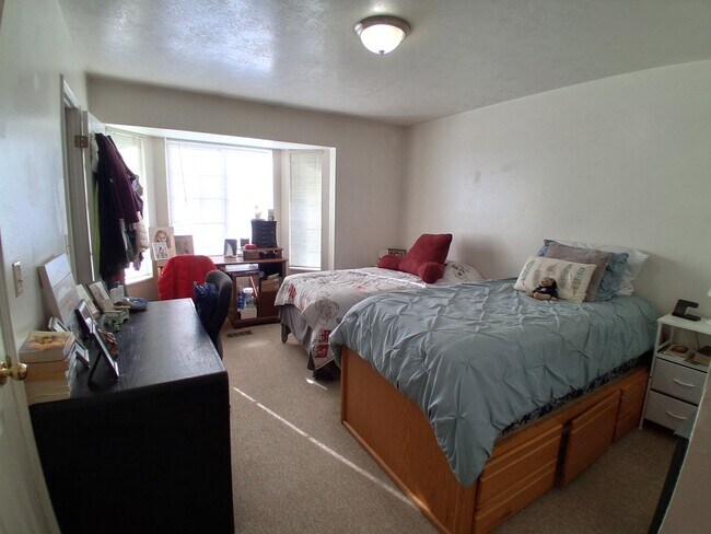 Building Photo - 565 N 300 E