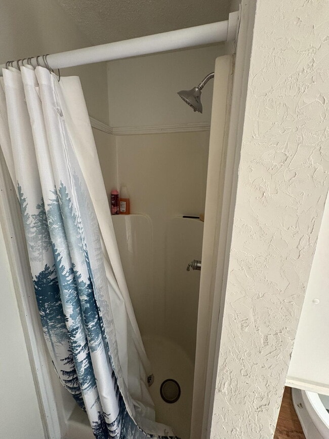 Building Photo - Great One Bedroom Furnished Apartment in H...