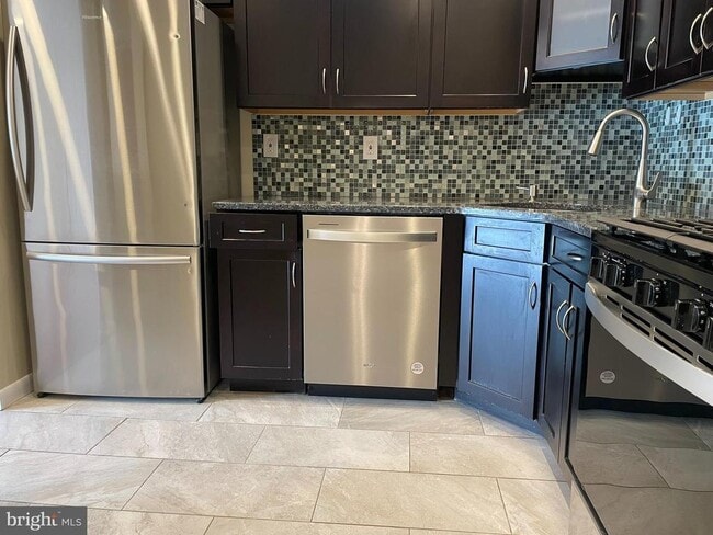 Building Photo - 81 Willow Ct