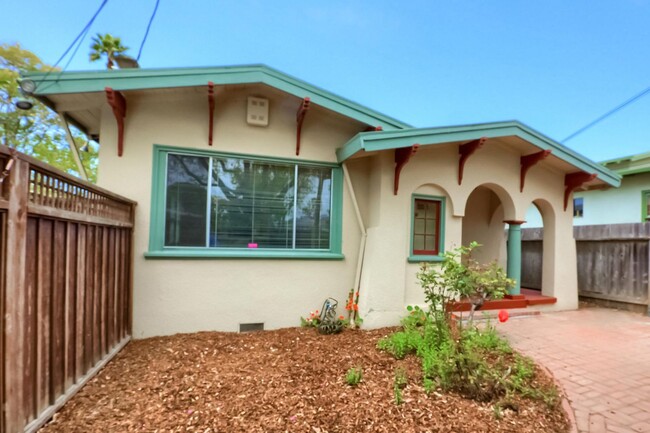 Primary Photo - Beautiful Berkeley Cottage!