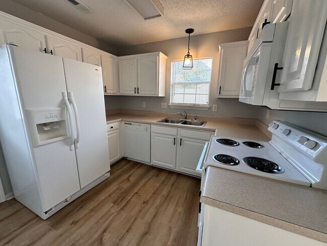 Building Photo - Exclusively Offered by Muse Realty, LLC