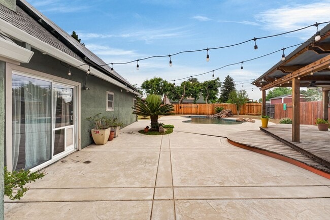 Building Photo - 420 Colusa Pl
