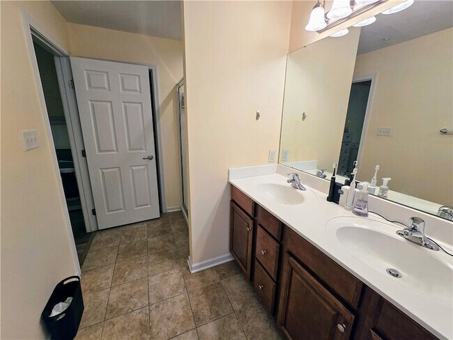 Building Photo - 809 Fairgate Drive