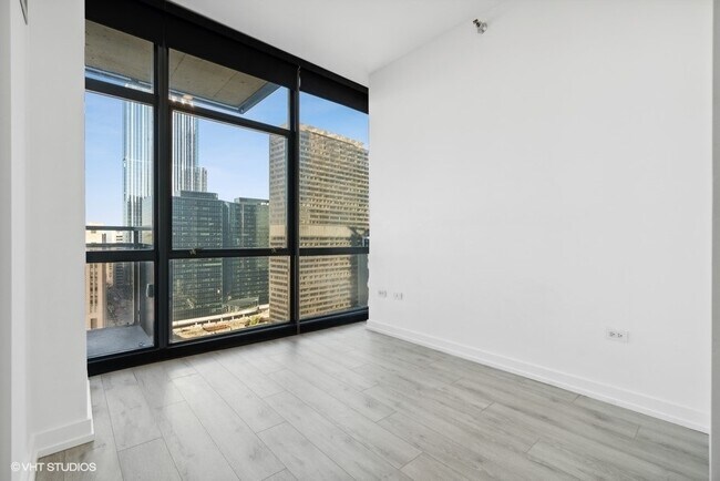 Building Photo - 235 W Van Buren St