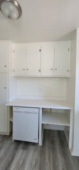 Building Photo - 25610 Oak St