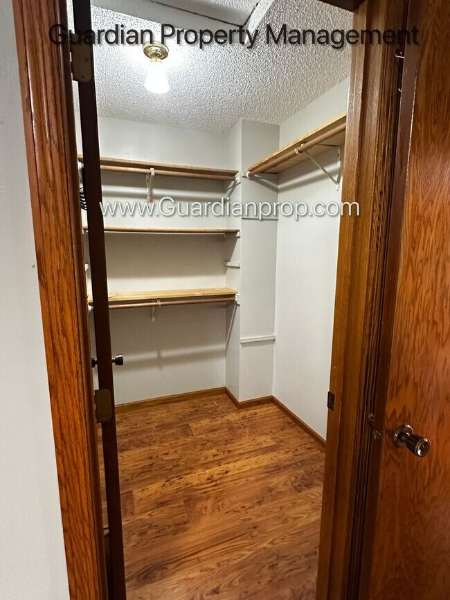 Building Photo - Maple Grove Single Family Home, 2 Car Garage, Dishwasher, Solar, Available Now