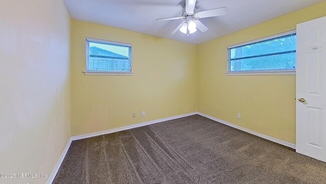 Building Photo - 165 Parkwood Dr W
