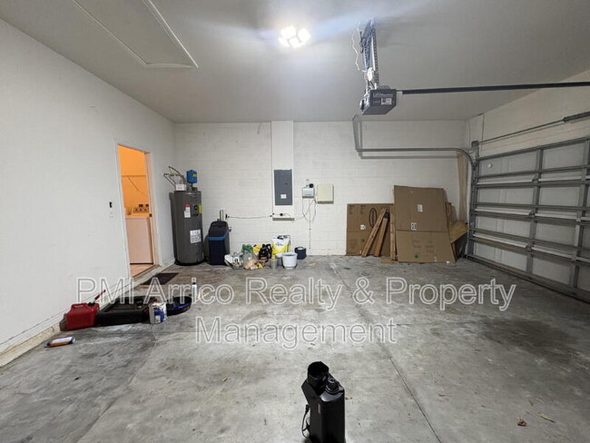 Building Photo - 8611 Olive Moss Ct