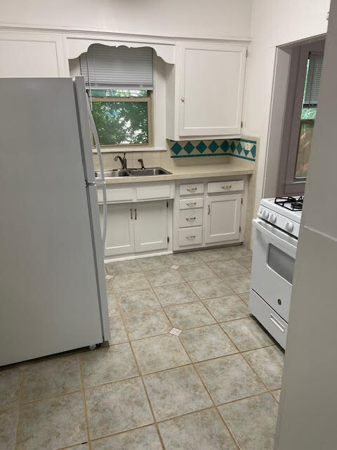 kitchen - 1610 S Austin St
