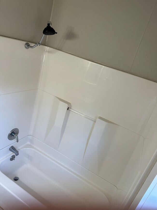 Building Photo - 3 Bedroom, 1 Bathroom Fayetteville Home, Available March 1st!