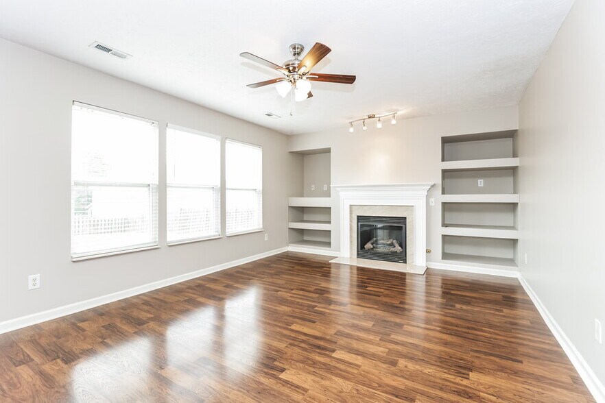 Building Photo - 909 Grand Oak Dr