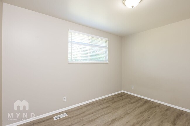 Building Photo - 180 Millerberg Dr