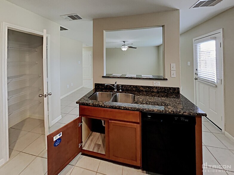 Building Photo - 441 Palomino Stand Dr