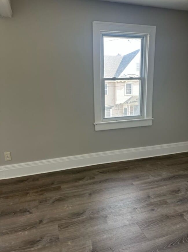 Building Photo - 15 Home Pl