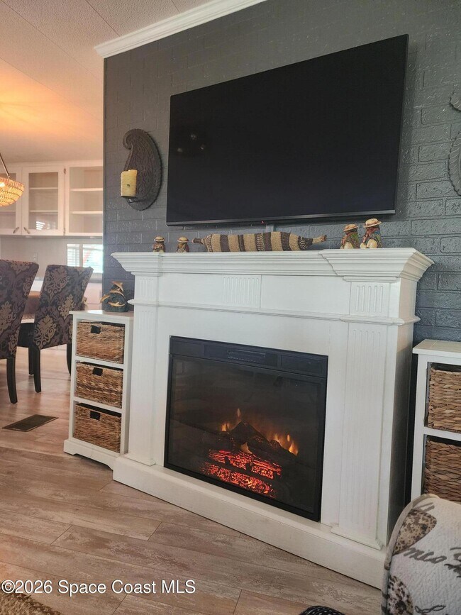 Building Photo - 380 Norwich Ln