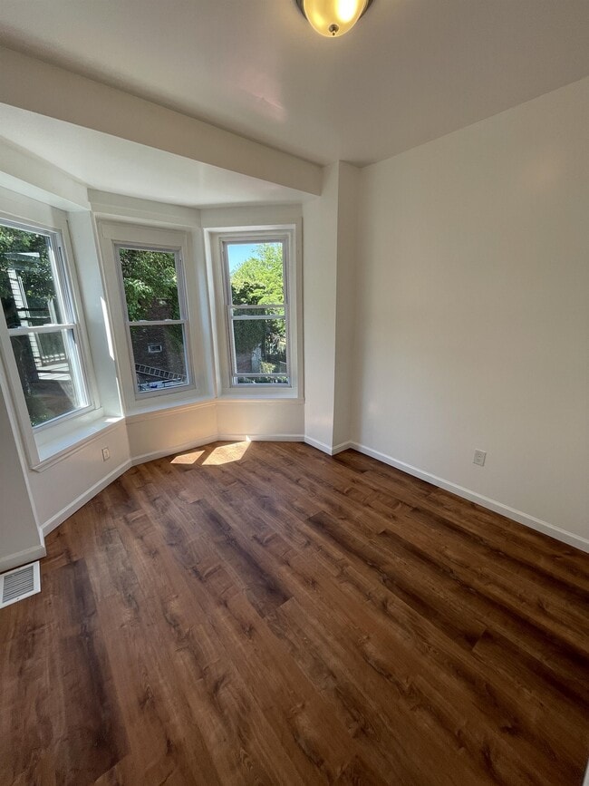 Building Photo - 514 Stevens St