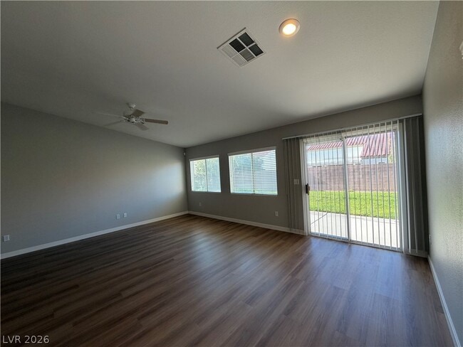 Building Photo - 2139 Meadow Green Ave