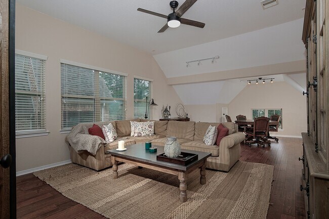 Building Photo - 18 Shallowford Pl