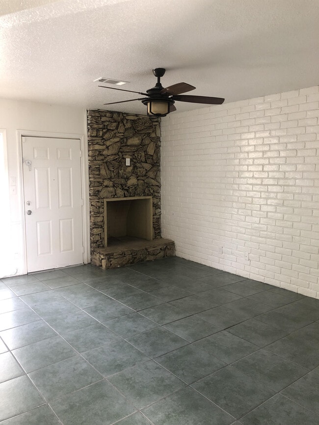 Building Photo - 3112 Lourdes St