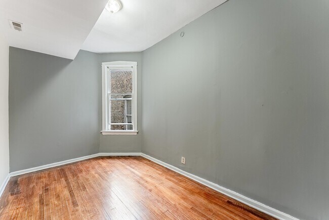 Building Photo - 1426 S Avers Ave