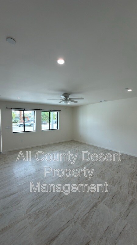 Building Photo - 517 S Mountain View Dr