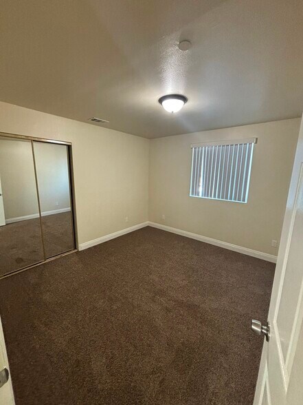 Building Photo - 155 W 77th St