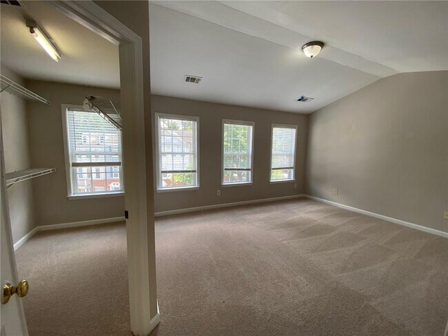 Building Photo - 4019 Howell Park Rd