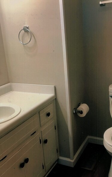 Building Photo - 213 Hillside Ter