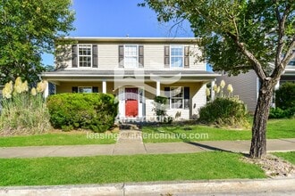 Building Photo - 2152 Oak St