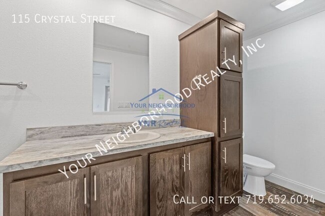 Building Photo - 115 Crystal St