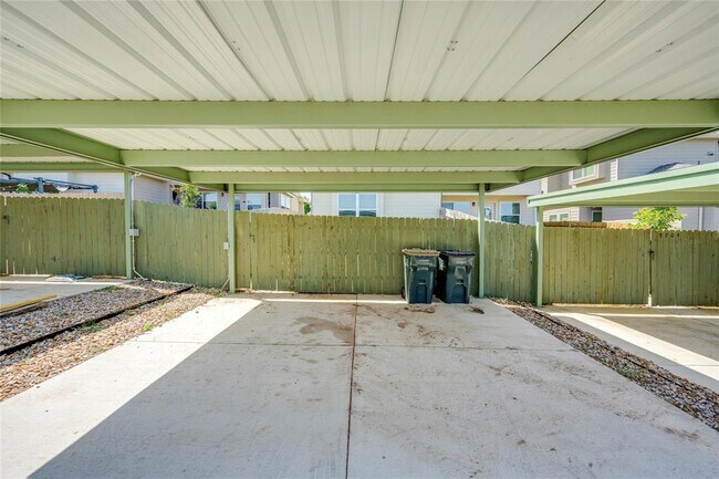 Building Photo - 9706 Whisper Willow Blvd
