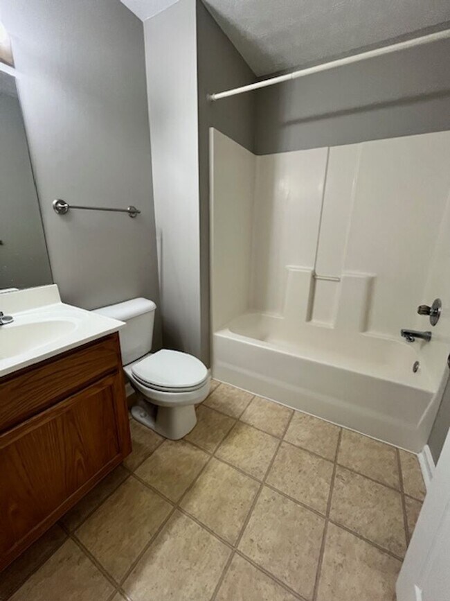 Building Photo - Stunning 2-bedroom, 2.5-bathroom townhouse