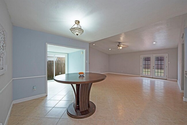 Building Photo - 17306 N Yorkglen Dr