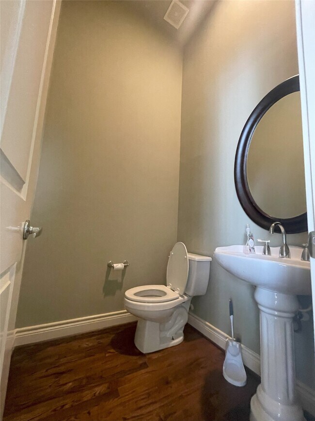 Building Photo - 3138 Pemberton Walk