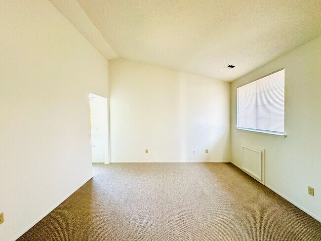 Building Photo - 1537 Yarberry Dr